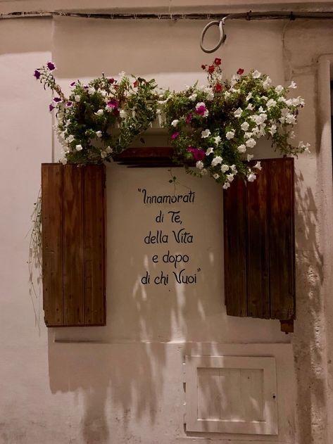 Italian Phrases For Instagram, Italian Quotes About Life, Italy Widget Aesthetic, Aesthetic Italian Wallpaper, Italian Aesthetic Quotes, Italy Background Aesthetic, Italy Aesthetic Quotes, Summer In Italy Aesthetic Vintage, Italy Love Aesthetic