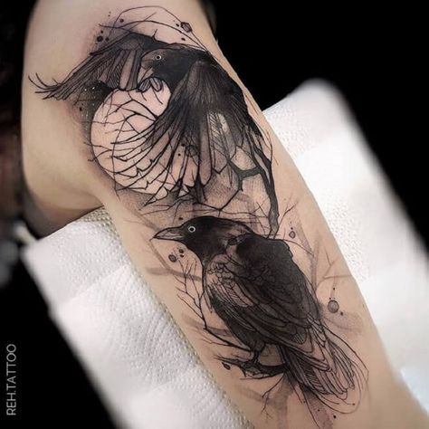 Raven tattoo White Feather Tattoos, Crow Tattoo Design, Black Bird Tattoo, Anker Tattoo, Clown Tattoo, Sick Tattoo, Crow Tattoo, Raven Tattoo, Feather Tattoos