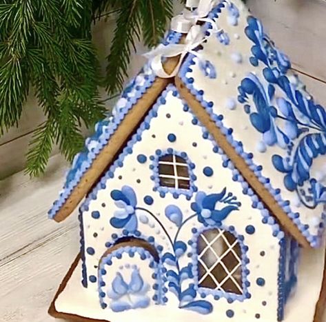 Blue Gingerbread House, White Gingerbread House, Gingerbread House Pictures, Hansel And Gretel House, White Gingerbread, Gingerbread House Ideas, Christmas Sugar Cookies Decorated, Ginger House, Mini Gingerbread House