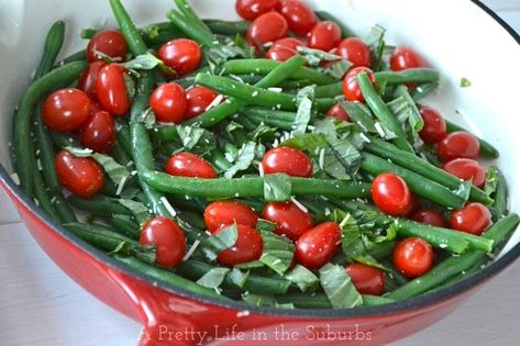 Sauteed Green Beans with Basil & Fresh Tomatoes - A Pretty Life In The Suburbs Easter Side Dishes Recipes, Scalloped Potatoes Easy, Ham Dinner, Easter Side Dishes, Sauteed Green Beans, Ranch Pasta Salad, Ranch Pasta, Pretty Life, Scalloped Potatoes