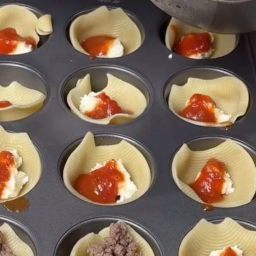 Food Dudes on Instagram: "Nanas famous stuffed shells #simplemeals #Italiancooking #pasta" Lasagna Shells Stuffed, Lasagna Shells, Lasagna Stuffed Shells, Recipe Using Ricotta, Food Dudes, Baked Stuffed Shells, Sausage Stuffed Shells, Pizza Cups, Tin Recipes