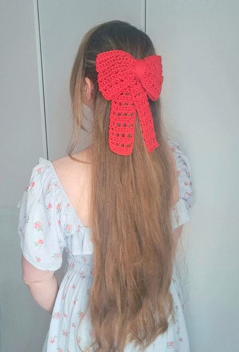 Crochet Lovely Hair Bow Free Pattern Hair Bow Pattern, Crochet Bows Free Pattern, Crochet Hair Bow, Crochet Lovely, Feminine Crochet, Crochet Hair Bows, Cottagecore Crochet, Crochet Bow, Bow Scrunchie