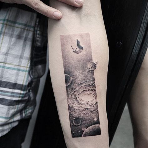 Herren Hand Tattoos, Cosmos Tattoo, Astronomy Tattoo, Saturn Tattoo, Universe Tattoo, Planet Tattoos, Galaxy Tattoo, Geek Tattoo, Landscape Tattoo