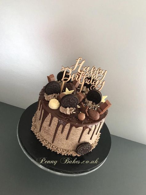 Cake Designs For 24th Birthday, Best Chocolate Cake For Birthday, Best Chocolate Cake Design, Cute Birthday Cakes Chocolate, Oreo Bday Cake, New Chocolate Cake Design, Chocolate Cake With Candy On Top, Oreo Cake Designs Birthday, Oreo Cake Decoration Birthday