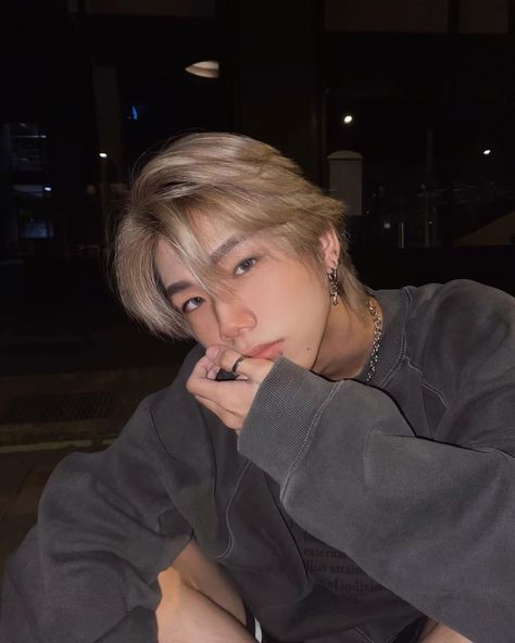 Blonde Hair Korean, Blonde Asian Hair, Brown Hair Male, Men Blonde Hair, Blonde Hair Boy, Brown Hair Men, Blonde Asian, Asian Haircut, Men With Blonde Hair