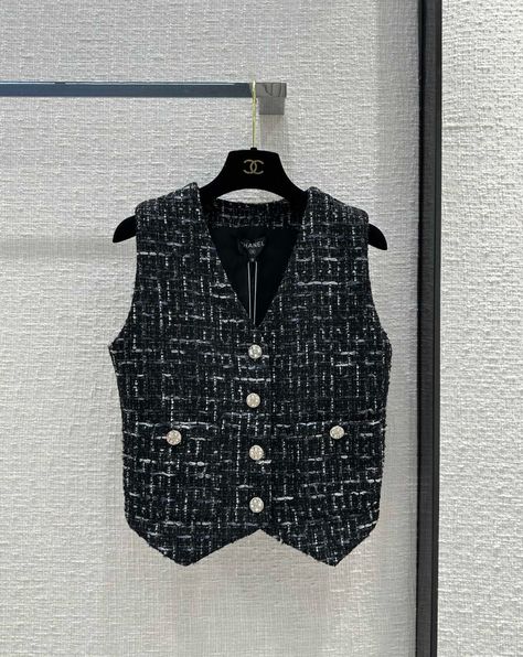 Chanel Vest, Corduroy Outfit, Tops Stylish, African Pattern Design, Tweed Vest, Chic Tops, Designer Coats, Blue Tweed, African Pattern