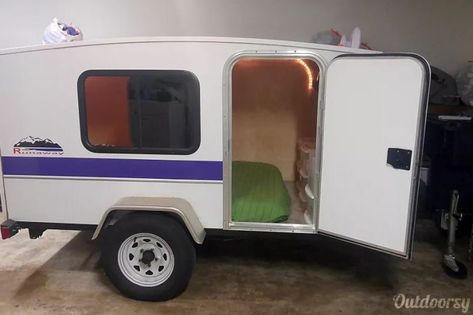 Runaway Camper, Ford Ambulance, Vintage Trailers Restoration, Cool Rvs, Hitch Bike Rack, Tiny Trailers, Vintage Rv, Cold Weather Camping, Rv Rental