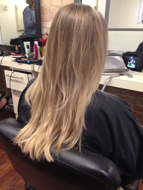 Pretty subtle ombré by Lola @ Salon Entrenous jn London ON Blond Sombre, Subtle Blonde Balayage, Ombre Hair Dye, Sombre Blonde, Gold Blonde Hair, Sandy Blonde Hair, Brown Hair Inspiration, Dyed Hair Ombre, Blonde Ends