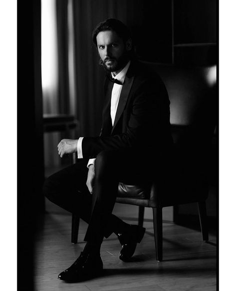 Editorial Groom Photos, Groom Portraits Poses, Groom Getting Ready Pictures, Marriage Poses, Groomsmen Wedding Photos, Groom Wedding Pictures, Groom Prep, Groom Wedding Photography, Groomsmen Poses