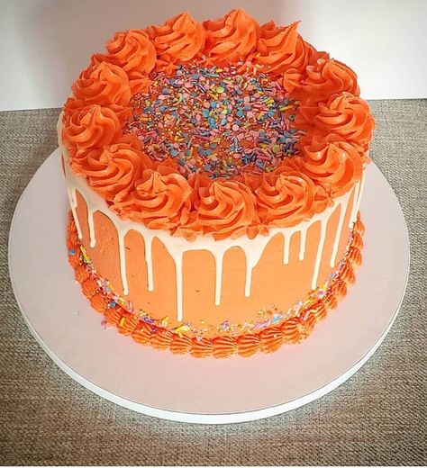 Orange cake, white drip and sprinkles Orange And Yellow Cake Designs, Orange Cake Ideas Birthday, Orange Cake Color, Blue And Orange Drip Cake, Orange And White Birthday Cake, Orange Colored Cake, Orange Cake Designs Birthday, Orange Decorated Cake, Orange Cake Birthday