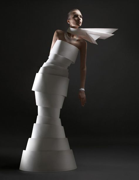 sculpture | Paper Sculpture Fashion by Zaharova and Plotnikov Mode Origami, Sculpture Fashion, Architectural Fashion, Paper Clothes, Origami Fashion, Sculptural Fashion, Geometric Fashion, Paper Fashion, Gaun Fashion