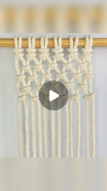 Simple Tie Knot, Simple Macrame Wall Hanging, Bags Macrame, Slow Video, Macrame Bags, Simple Macrame, Macrame Tutorials, Macrame Patterns Tutorials, Macrame Bag