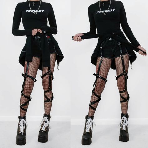 Thigh Harness Outfit, Sock Garters, Fashion Harness, Harness Outfit, Thigh Harness, Harness Fashion, Alt Outfits, Leather Harness, Alternative Outfits