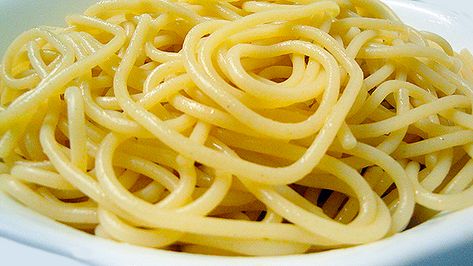 How to make plain Spaghetti Simple Pasta Dishes, Pasta Images, Plain Spaghetti, Dishes To Make, Simple Pasta, Recipes Around The World, Noodle Recipes Easy, Buttered Noodles, Easy Pasta Dishes