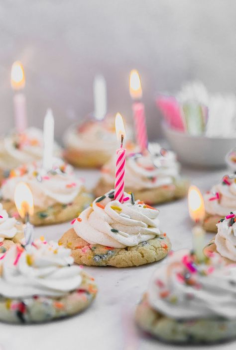 Funfetti Cookie Recipe, Funfetti Birthday, Birthday Cake Cookies, Funfetti Cookies, Birthday Cookie, Cookie Cake Birthday, Soft Sugar Cookies, Sprinkle Cookies, With Cream Cheese Frosting