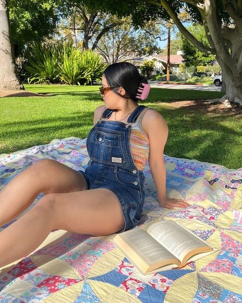 Outfits With Short Overalls, Short Overalls Outfit Summer, Short Overalls Outfit, Overalls Outfit Summer, Overall Shorts Outfit, Thrift Wishlist, Denim Short Overalls, 90’s Grunge, Skater Outfits