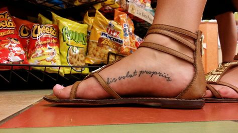 Foot arch tattoo | A woman has a tattoo reading "alis volat … | Flickr Arch Tattoos For Women, Foot Arch Tattoo, Arch Tattoo, Charles Town West Virginia, Foot Tattoo Quotes, Small Foot Tattoos, Ankle Tattoo Designs, Tattoo Spots, Key Tattoos