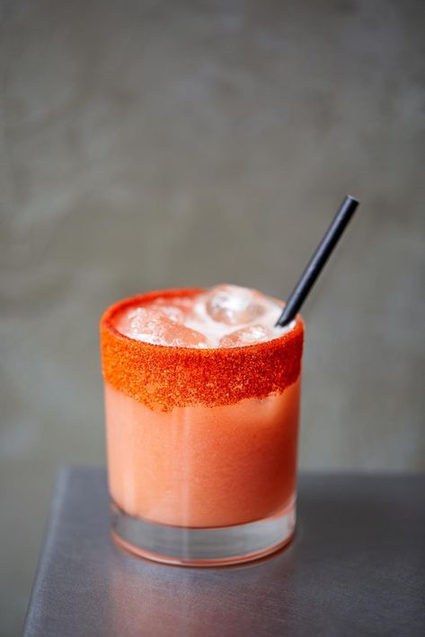 Guava Cocktails, Guava Cocktail Recipes, Funky Cocktails, Guava Cocktail, Tequila Sour, Guava Drink, Sour Cocktails, Amaretto Sour, Whisky Sour