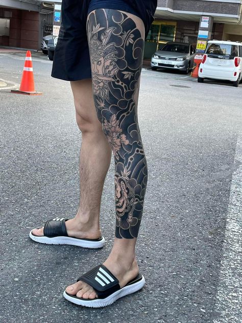 Japanese Leg Sleeve, Japanese Hand Tattoos, Flower Leg Tattoos, Samurai Tattoo Sleeve, Tattoo Pierna, Japanese Leg Tattoo, Japanese Legs, Tattoo Japanese Style, Chicano Tattoos Sleeve