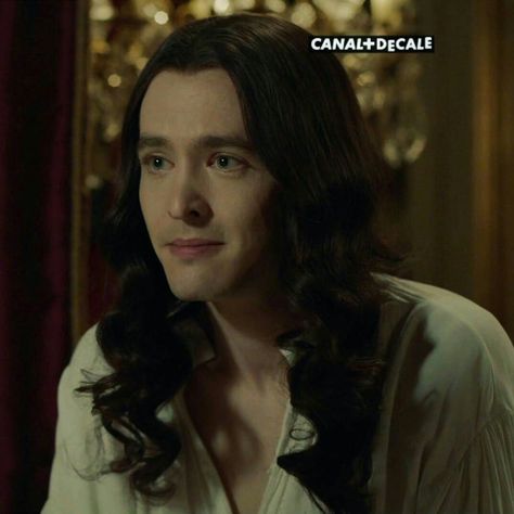 Alexander Vlahos Versailles, Versailles Bbc, Alex Vlahos, Alexander Vlahos, Versailles Tv Series, George Blagden, The Vampire Chronicles, Rp Ideas, Gay Aesthetic