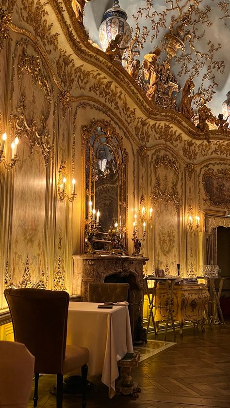 Turandot restaurant Fairytale Restaurant, Black And Gold Restaurant, Fancy Restaurant Exterior, Elegant Restaurant Interior Design, Golden Restaurant, Fancy Restaurant Aesthetic, High Class Restaurant, Castle Core, Future Restaurant