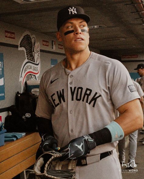 Aaron Judge Hot, Yankees Aesthetic, New York Yankees Wallpaper, Baseball Poses, Damn Yankees, Bible Words Images, Aaron Judge, Yankees Fan, New York Yankees Baseball