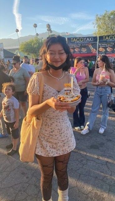 626 Night Market Outfit, Lyn Lapid Concert Outfit, Lyn Lapid Outfits, Lyn Lapid Concert, 626 Night Market, Laufey Concert, Old Money Chic, Lyn Lapid, So Make The Friendship Bracelets