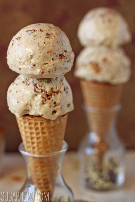 Cinnamon Crunch Ice Cream - easy homemade ice cream packed with cinnamon flavor! Recipe from http://SugarHero.com Ice Cream Easy, Easy Homemade Ice Cream, Cinnamon Ice Cream, Cinnamon Crunch, Yummy Ice Cream, Homemade Ice Cream Recipes, Love Ice Cream, Ice Cream Popsicles, Ice Cream Treats