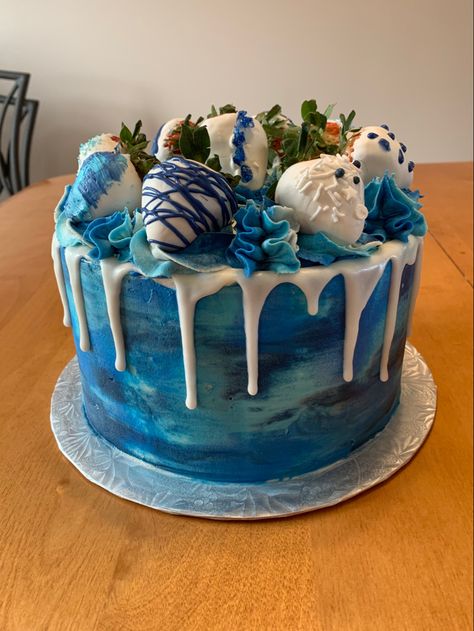 Blue Strawberry Cake, Strawberry Drip Cake, Cinnamon Roll Birthday, 4 Birthday Cake, Blue Drip Cake, Fancy Baking, Birthday Cake For Boyfriend, 19th Birthday Cakes, Papa Birthday