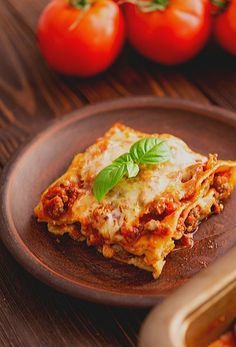 If you are looking for an Easy Lasagna recipe you have just found it! This Easy Homemade Lasagna may not be traditional, but it is still delicious and ready with only minutes of prep work! This homemade lasagna is made without par-boiling the noodles and a simple meat sauce and cottage cheese filling. It is a quick and easy dinner perfect for any family dinner. Soul Food Lasagna Recipe, Best Vegan Lasagna Recipe, Recipe For Lasagna, Lasagna Recipe Without Ricotta, Veggie Lasagna Recipe, Lasagna With Cottage Cheese, Easy Homemade Lasagna, Vegan Lasagna Recipe, Easy Lasagna Recipe