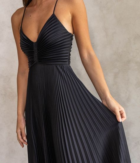 Pleated Material Dress, Alc Dress, Aries Dress, Black Dress And Heels, Dresses For Events, Pleated Black Dress, Silk Black Dress, Pleat Dress, Outfits Petite