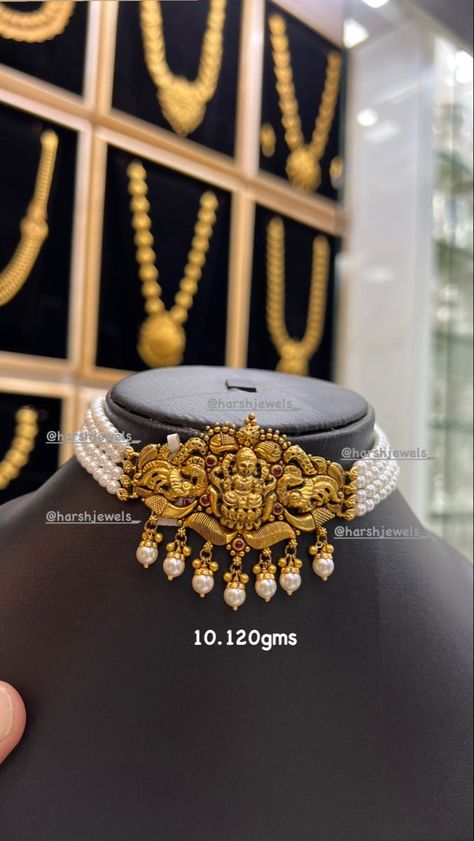 Choker in 2022 | Gold jewelry stores, Gold jewelry fashion, Choker necklace designs Chokar Design Jewelry In Gold 20 Gram, Chokar Pendent Gold, Nakshi Choker Designs Gold, Neck Choker Designs Gold, Bajubandh Design Gold Latest, 10 Gram Gold Necklace Design, Pretty Gold Necklaces, Gold Jewels Design, Neck Pieces Jewelry