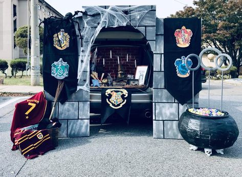 Trunk Or Treat Library Theme, Harry Potter Trunk Or Treat Decorations, Hogwarts Trunk Or Treat, Trunk Or Treat Harry Potter, Trunk Or Treat Harry Potter Theme, Harry Potter Trunk Or Treat Ideas, Peep Diarama, Harry Potter Trunk Or Treat, Halloween Ideas Costumes