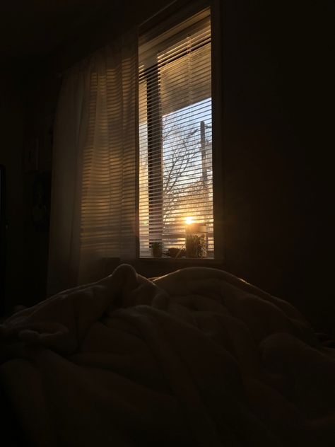 #bedroom #inspo #goldenhour #cozy #home #aesthetic #warm #sunny #sun #sunrise #sunset #window #curtains #sleep Bedroom Sunrise, Window Desk, Sun Window, Photography Room, Window Shadow, Grunge Room, Bedroom Windows, Picture Windows, Dream Apartment