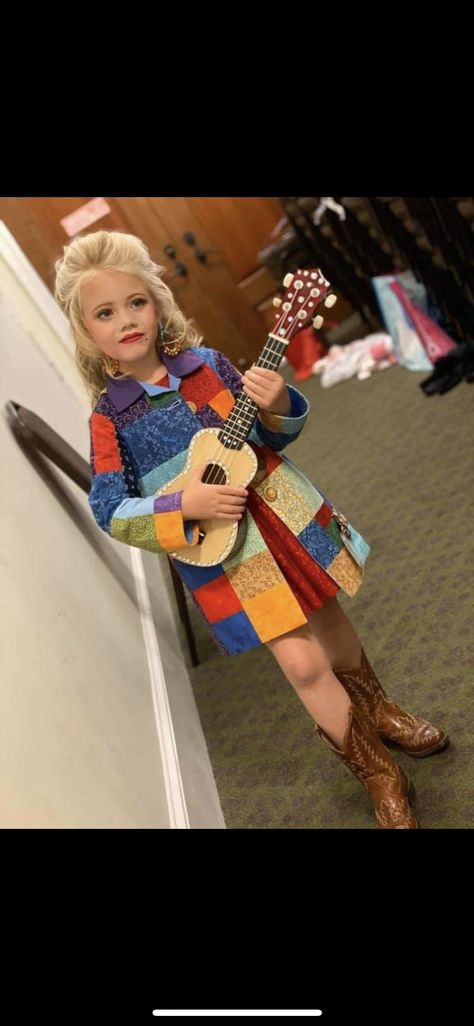 Dolly coat of many colors costume Reba Costume, 90s Country Party, Dolly Parton Children, Dolly Parton Party, Dolly Parton Birthday, Dolly Party, Dolly Parton Costume, In Dolly We Trust, Dolly Parton Shirt