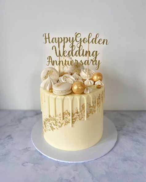 (20) Facebook Golden Wedding Cakes 50th Anniversary, 50th Wedding Anniversary Cakes Gold, 50th Anniversary Cake Ideas, Cake Gold Leaf, Drip Wedding Cake, White Chocolate Drip, Golden Anniversary Cake, Golden Wedding Cake, Golden Wedding Anniversary Cake