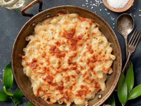 Basic Mac And Cheese Recipe, Bechamel Cheese Sauce, Easy Homemade Mac And Cheese, Bechamel Sauce Recipe, Fried Steak Recipes, Chicken Shawarma Recipe, Cheesy Mac And Cheese, Best Macaroni And Cheese, Easy Mac And Cheese