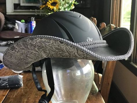 Western Riding Helmets, Western Helmet, Horse Braiding, Horse Riding Helmets, Horse Show Clothes, Equestrian Chic, Horse Equipment, Horse Gear, Western Riding