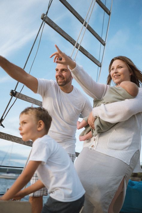 A family of four with newborn on sailboat pointing at ocean near Olympia, WA. Sailboat Photoshoot, Yacht Photoshoot, Seattle Lifestyle, Vintage Sailboat, Family Vacay, Adventure Photos, Summer Photoshoot, Family Friendly Activities, Newborn Family