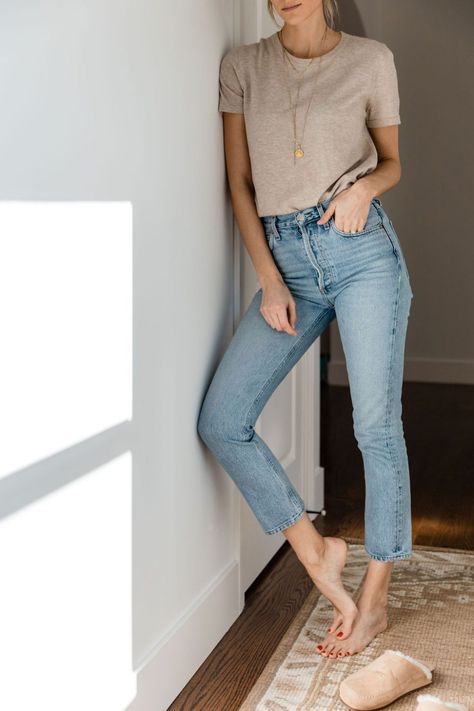 Fashion Inspo Over 40, Tee Shirt Jeans Outfit, Simple Things Aesthetic, Neutral Minimalist Outfits, Colorful Minimalist Outfit, Cute Simple Outfits Summer, Scandinavian Minimalism Fashion, Denim Shirt Outfit Women Casual, Minimalist Jeans Outfit