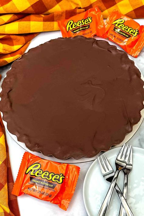 Homemade Reeses, Giant Reese’s Peanut Butter Cup, Payday Candy, Payday Candy Bar, Easy Candy Recipes, Reeses Cups, Classic Candy, Peanut Butter Filling, Reeses Peanut Butter Cups