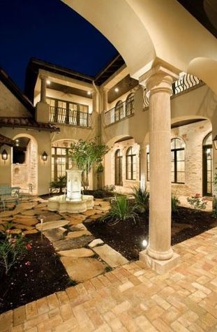 Meditterean House, Mediterranean Exterior, Tuscan Style Homes, Mediterranean Style Homes, Tuscan Design, Mediterranean Home Decor, Tuscan House, Casas Coloniales, Large House