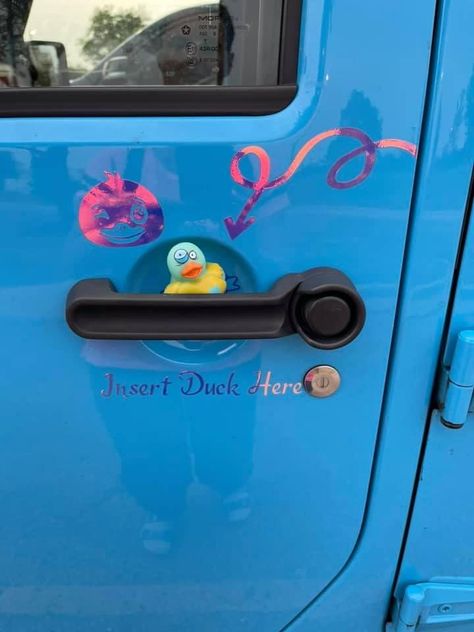 Hot Pink Jeep, Jeep Decor, Jeep Ducks, Jeep Adventure, Volkswagen Beetles, Custom Jeep Wrangler, Jeep Wave, Pink Jeep, Jeep Ideas