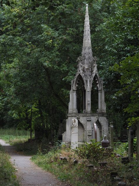 London Cemetery, Tower Hamlets, Memorial Park, Ireland Travel, World History, Graveyard, Looking Up, Cemetery, The History