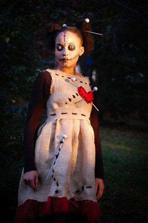 DIY Voodoo Doll Costume Voodoo Doll Diy Crafts, Diy Voodoo Costume, Voodoo Doll Diy, Voodoo Doll Costume Diy, Voodoo Doll Costumes, Vodoo Costumes Diy, Make Voodoo Doll, Voodoo Outfit, Vodo Doll Costume