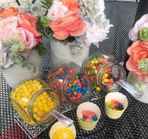 DOLLAR TREE CANDY STATION DIY - PERFECT FOR THE SUMMER! http://simplesavingsforatlmoms.net/dollar-tree-candy-station-diy-perfect-for-the-summer/ Dollar Tree Party Ideas Birthdays, Candy Bar Dollar Tree, Dollar Tree Candy Table Ideas, Dollar Tree Food Display, Diy Snack Station Parties, Dollar Tree Dessert Table, Quince Snacks, Candy Corner Ideas, Candy Storage Ideas