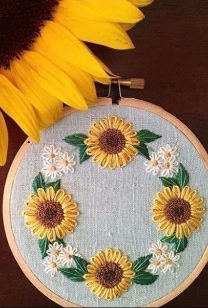 Crewel Embroidery Tutorial, Crewel Embroidery Patterns, Embroidery Hoop Art Diy, Crewel Embroidery Kits, Hand Embroidery Patterns Flowers, Floral Embroidery Patterns, Embroidery Stitches Tutorial, Pola Sulam, Hand Embroidery Projects