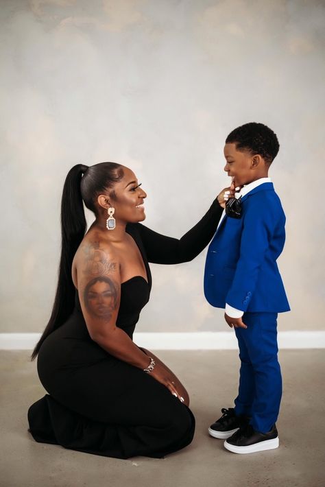 Boy Mom Pictures, Mommy Son Outfits, Mother Daughter Poses, Mother Son Photos, Human Hair Ponytail Extensions, Son Photo Ideas, Human Hair Ponytail, Mommy And Baby Pictures, Mommy And Me Photo Shoot