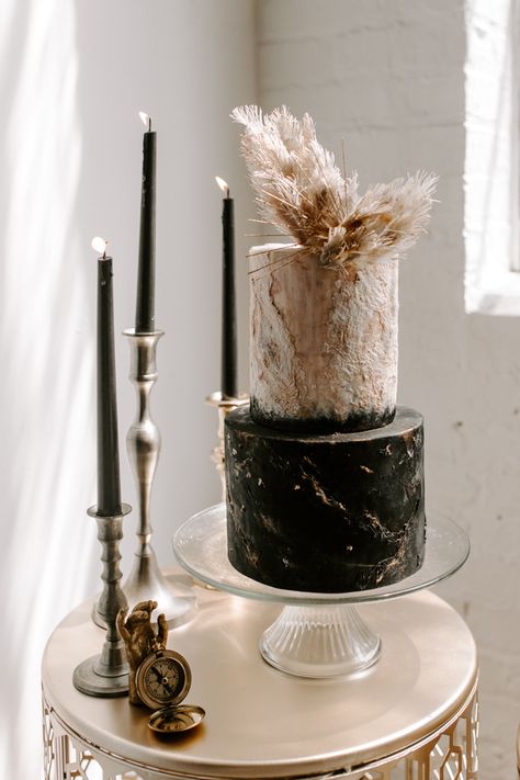 Gold Celestial Wedding, Textured Wedding Cake, Bohemian Wedding Cake, Black Wedding Cake, Boho Wedding Cake, Boho Cake, Cakes Inspiration, Black Wedding Cakes, Beige Wedding