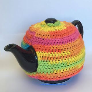 Crochet between worlds: FREE PATTERN: Super Simple Tea Cosy Diy Tea Cosy, Crochet Tea Cosy Free Pattern, Tea Cosy Crochet Pattern, Tea Cozy Crochet Pattern, Tea Cosy Crochet, Crochet Patterns Free Women, Tea Cosy Pattern, Tea Cosy Knitting Pattern, Tea Cozy Pattern